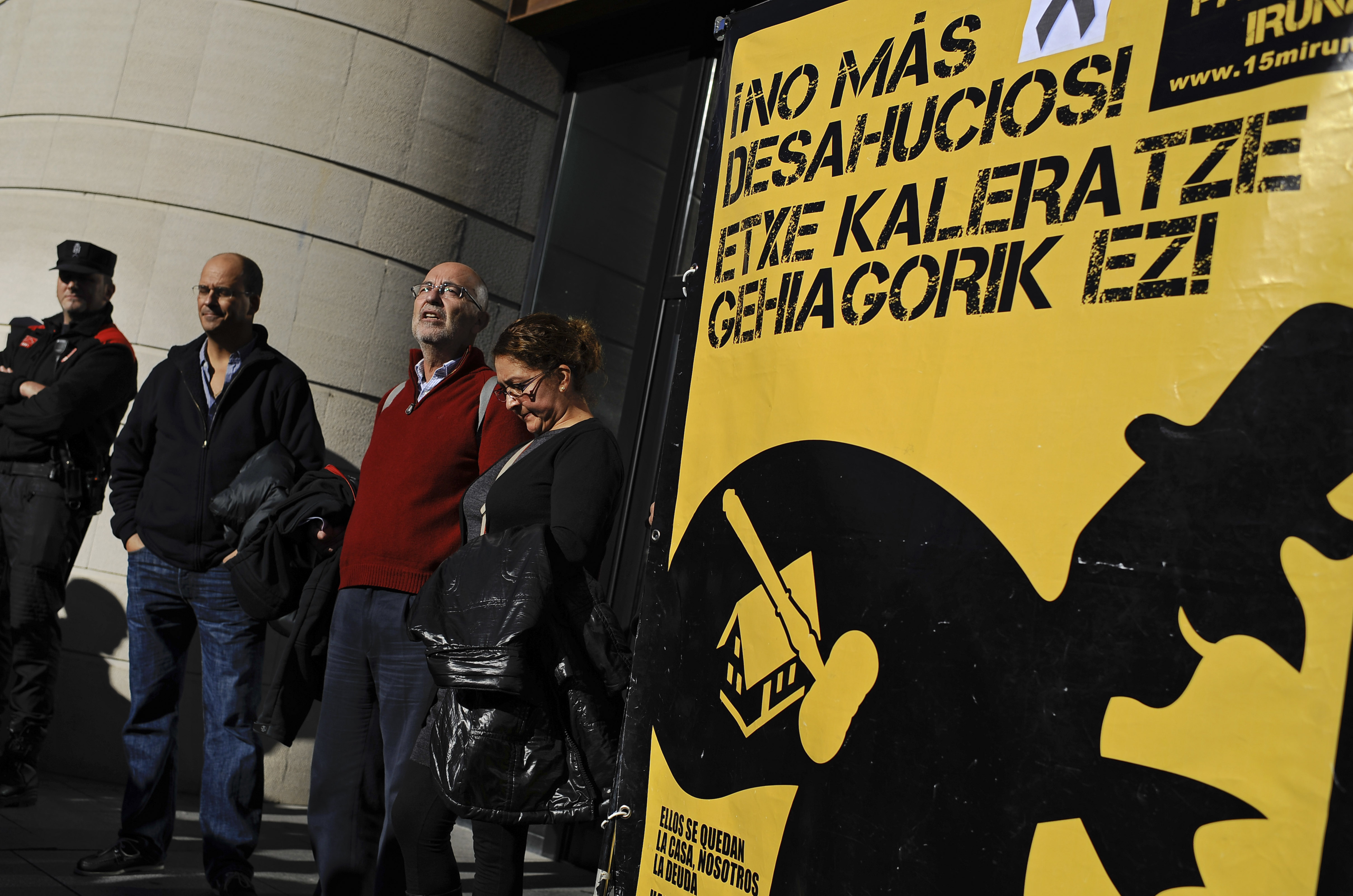 «Ασπιρίνες» τα μέτρα Ραχόι για τις εξώσεις, τρίτη αυτοκτονία στη χώρα